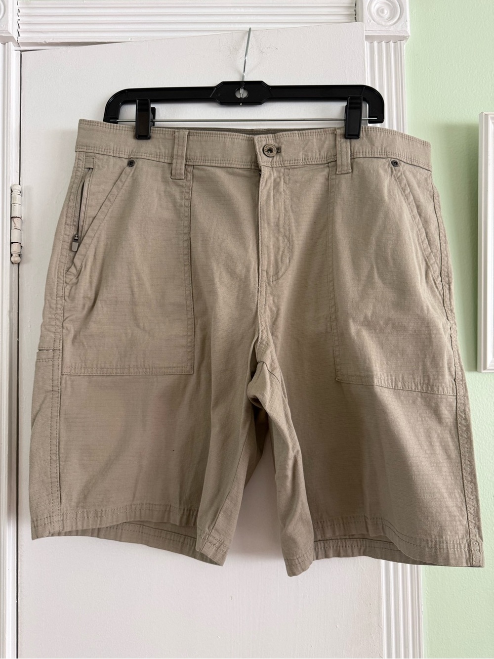 Weatherproof Men's Beige Cargo Shorts with Zip Pocket